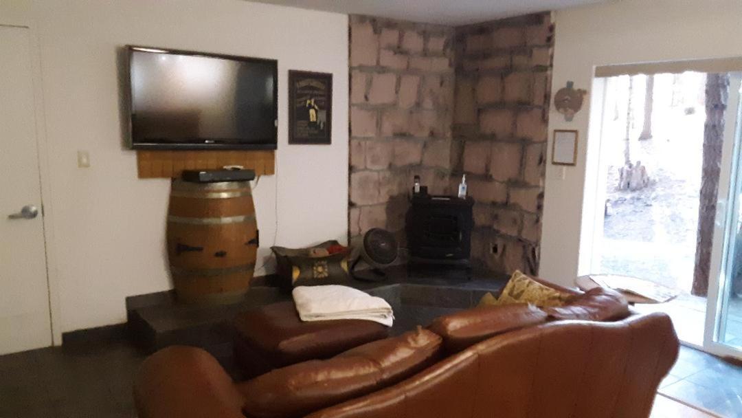 Winterfell Inn - No Xtra Fees, Dogs Ok, King & Queen Suites アーノルド エクステリア 写真